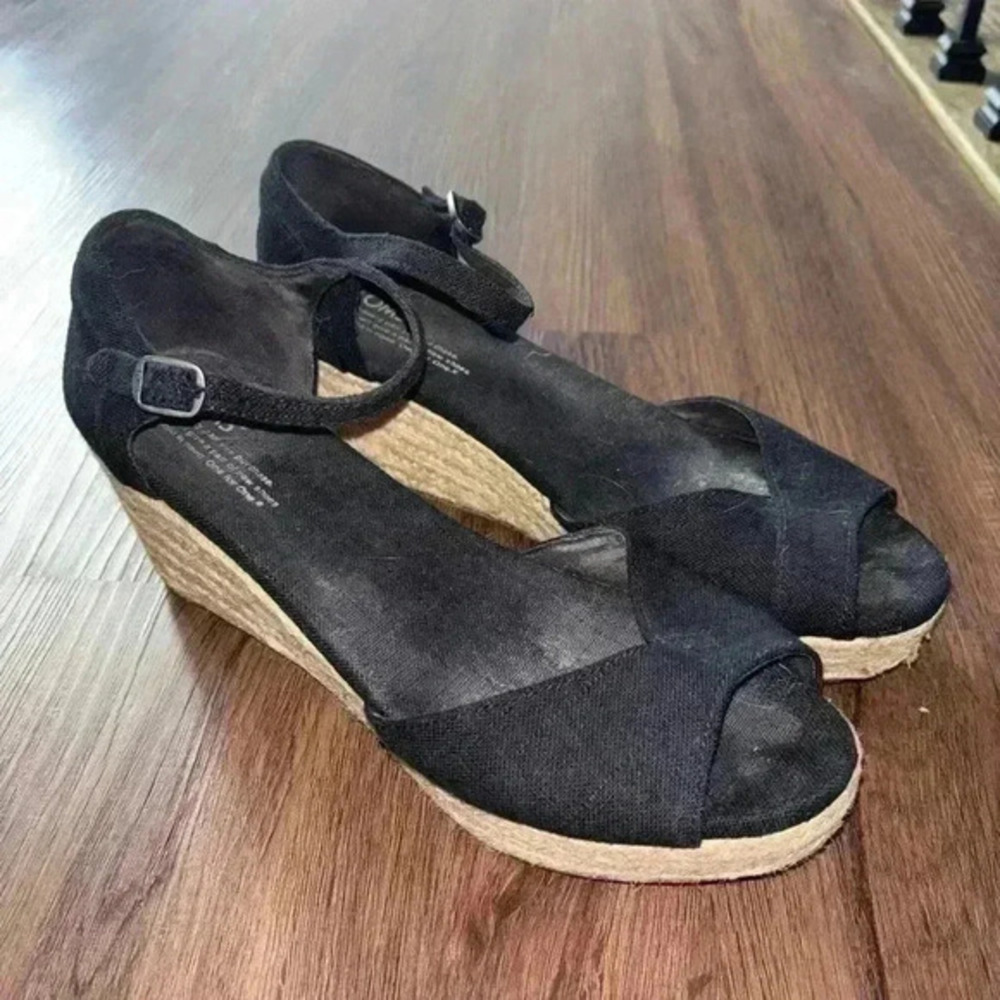 TOMS Wedges Size 8.5